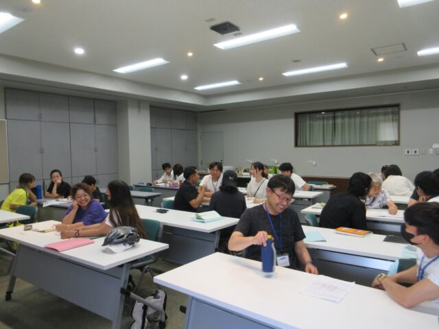 前半：自分がやりたい勉強をする様子